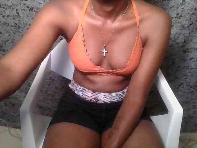 Brunnette-blonde webcam