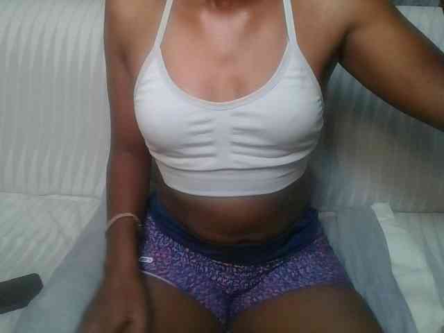 Brunnette-blonde webcam