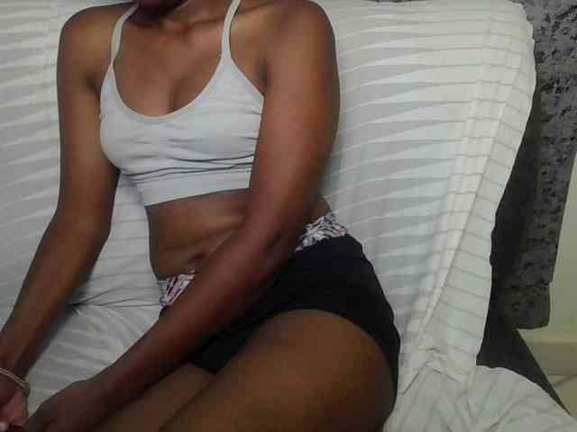 Brunnette-blonde webcam