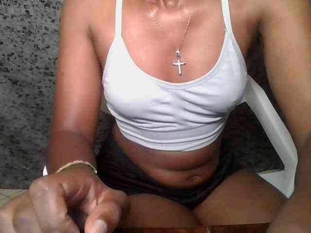 Brunnette-blonde webcam