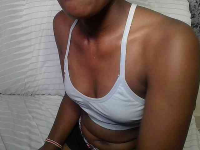 Brunnette-blonde webcam