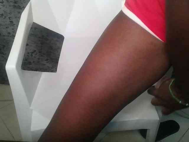 Brunnette-blonde webcam