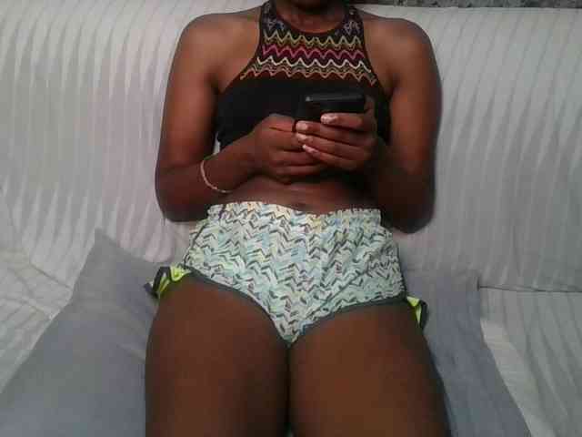 Brunnette-blonde webcam