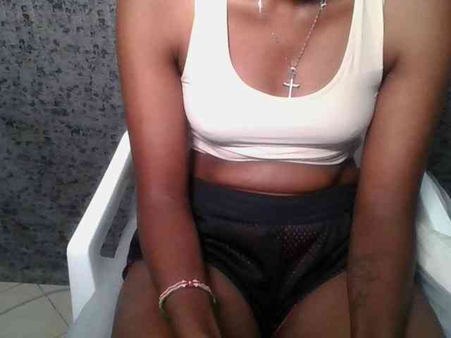 Brunnette-blonde webcam