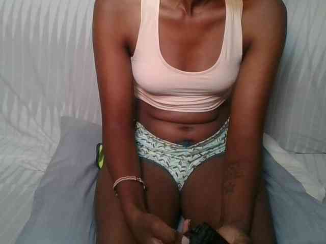 Brunnette-blonde webcam