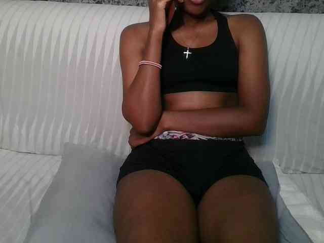 Brunnette-blonde webcam