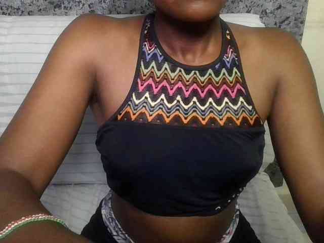 Brunnette-blonde webcam