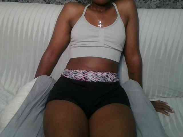 Brunnette-blonde webcam