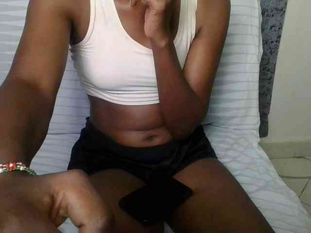 Brunnette-blonde webcam