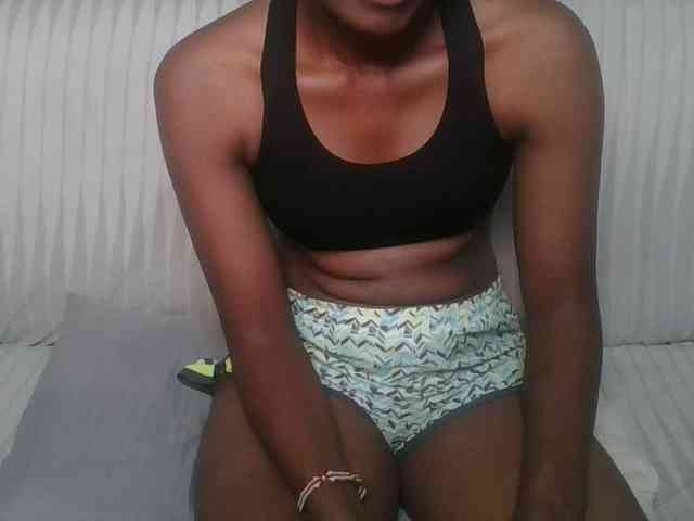 Brunnette-blonde webcam