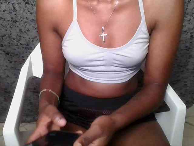 Brunnette-blonde webcam