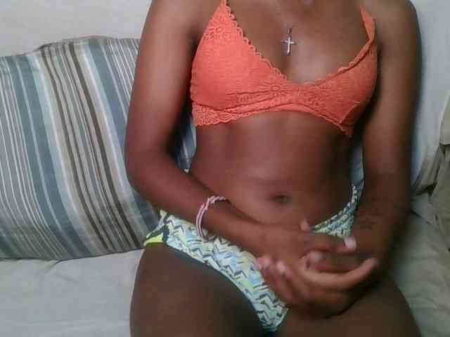 Brunnette-blonde webcam