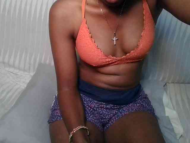 Brunnette-blonde webcam