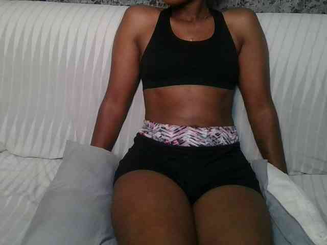 Brunnette-blonde webcam