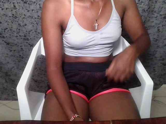 Brunnette-blonde webcam