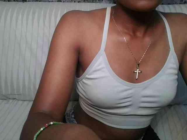 Brunnette-blonde webcam