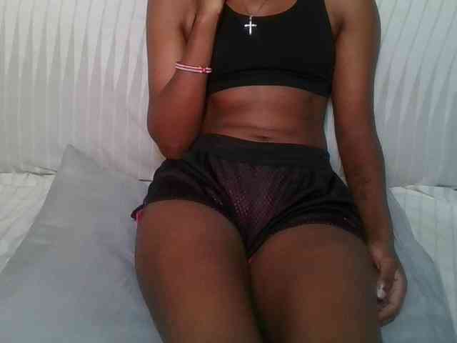 Brunnette-blonde webcam