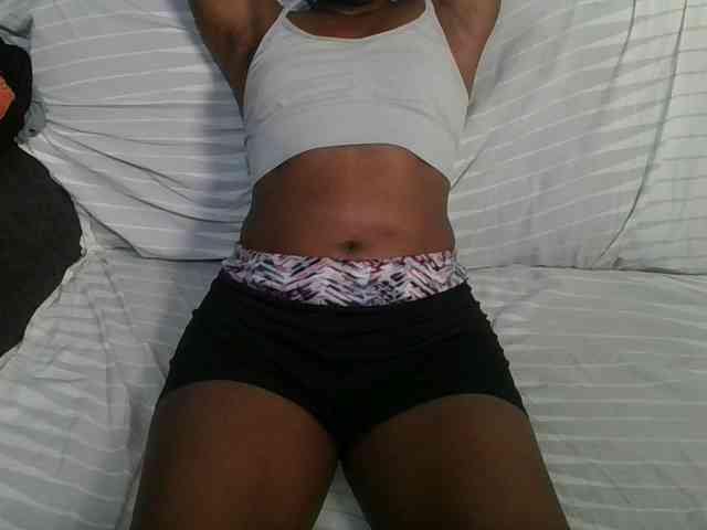 Brunnette-blonde webcam