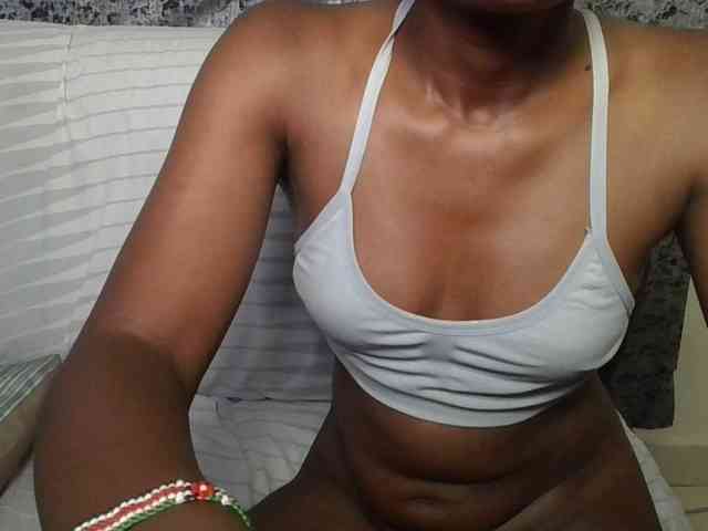 Brunnette-blonde webcam