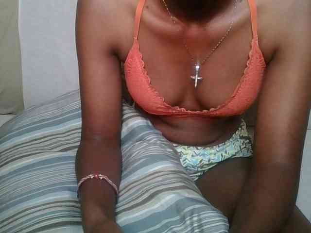 Brunnette-blonde webcam