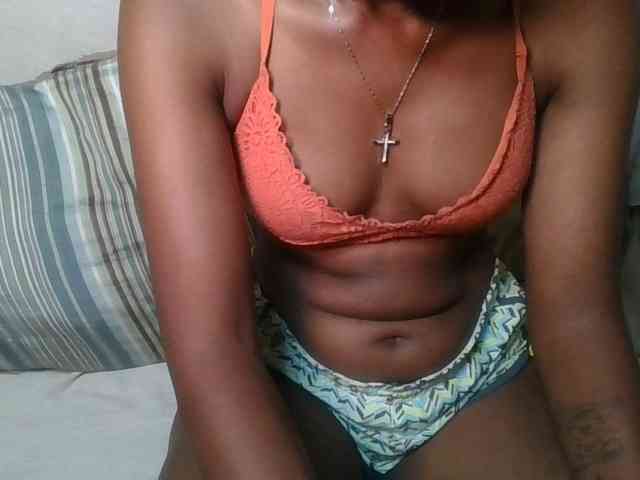 Brunnette-blonde webcam