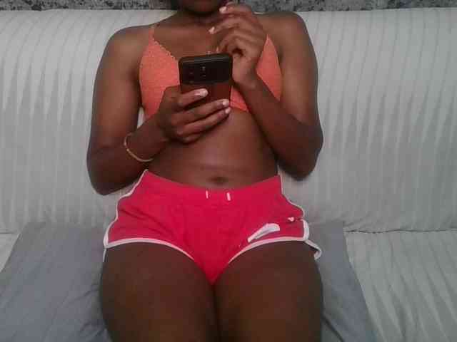 Brunnette-blonde webcam