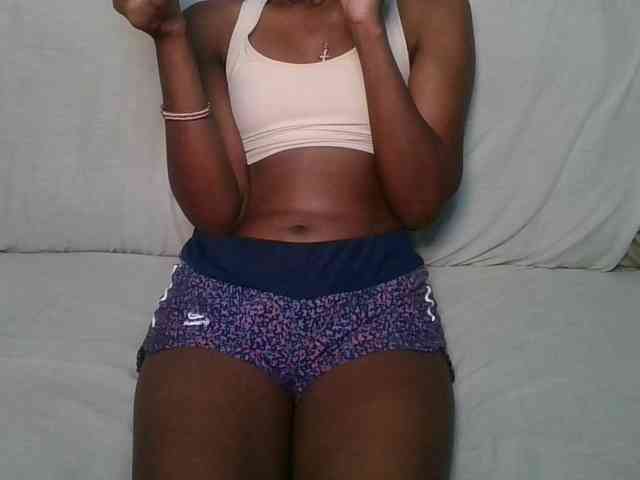 Brunnette-blonde webcam