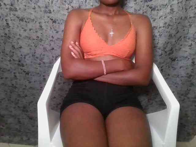 Brunnette-blonde webcam