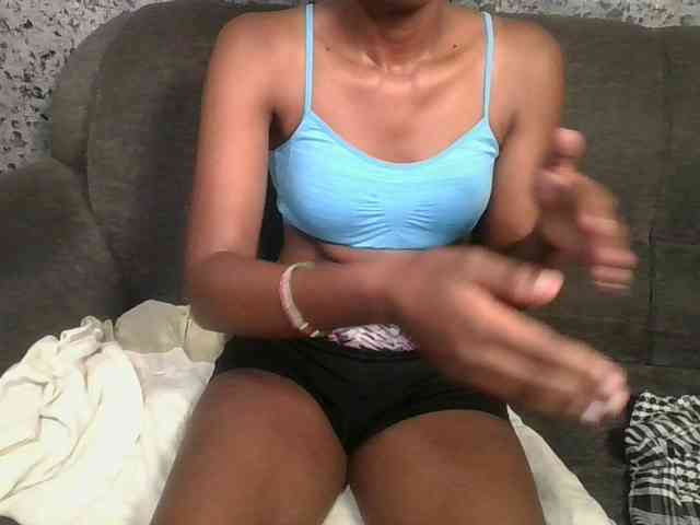 Brunnette-blonde webcam