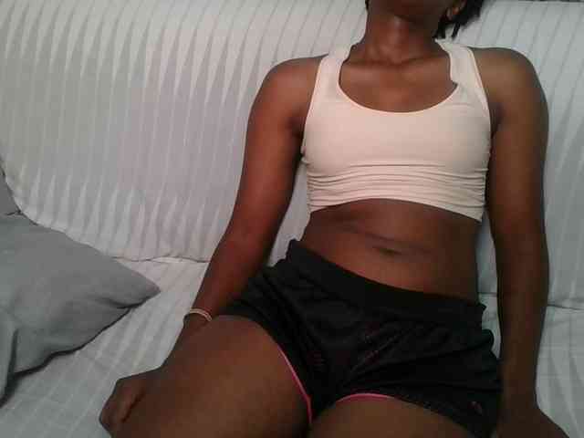 Brunnette-blonde webcam