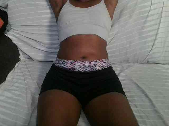 Brunnette-blonde webcam