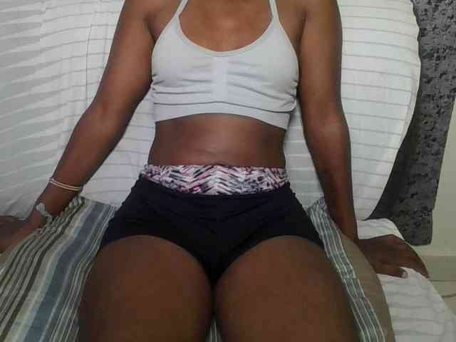 Brunnette-blonde webcam