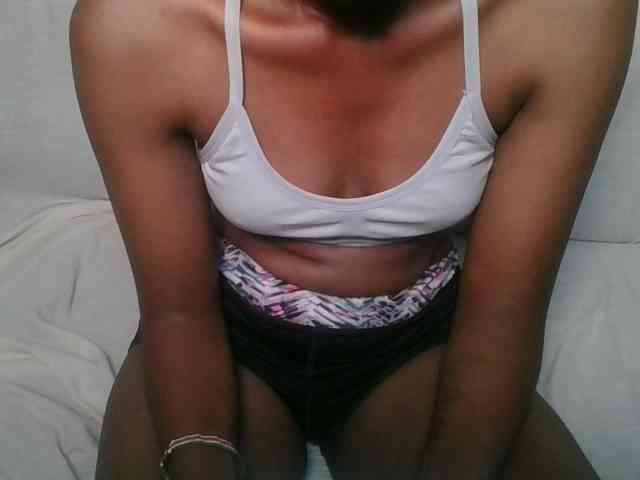 Brunnette-blonde webcam