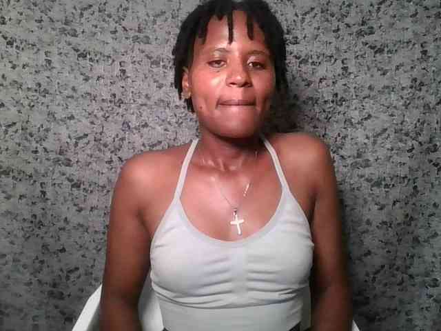 Brunnette-blonde webcam