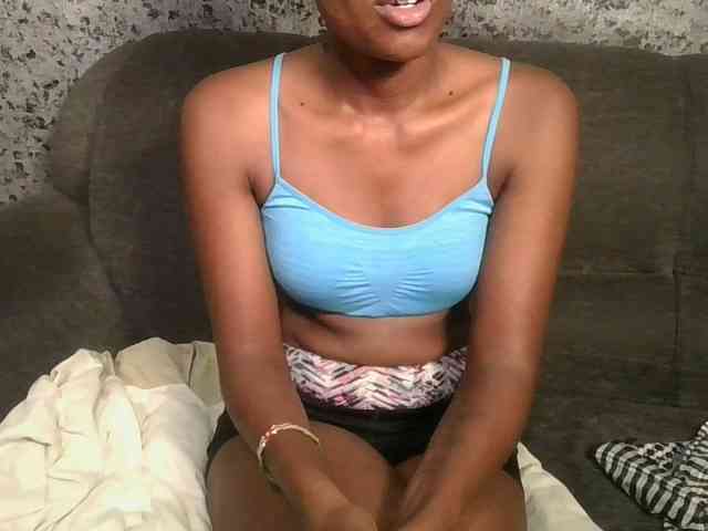 Brunnette-blonde Brunnette-blonde