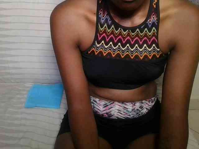 Brunnette-blonde webcam