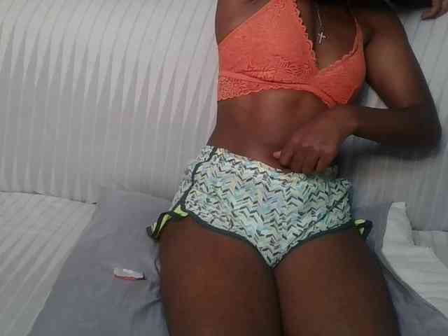 Brunnette-blonde webcam