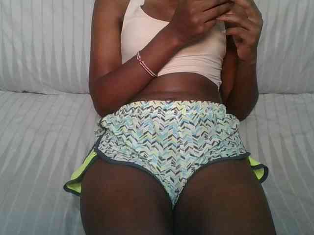 Brunnette-blonde webcam