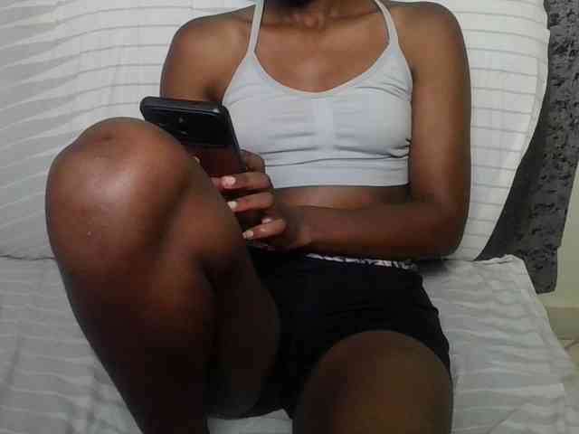 Brunnette-blonde webcam