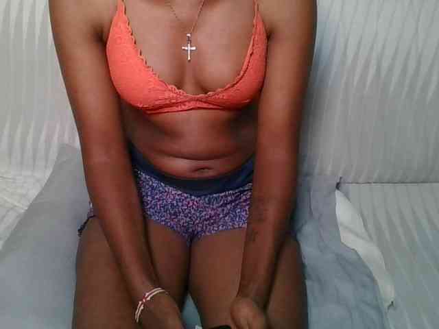 Brunnette-blonde webcam