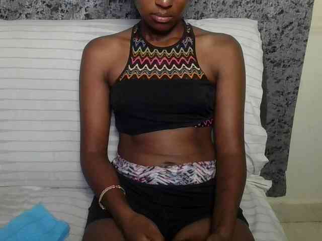 Brunnette-blonde webcam