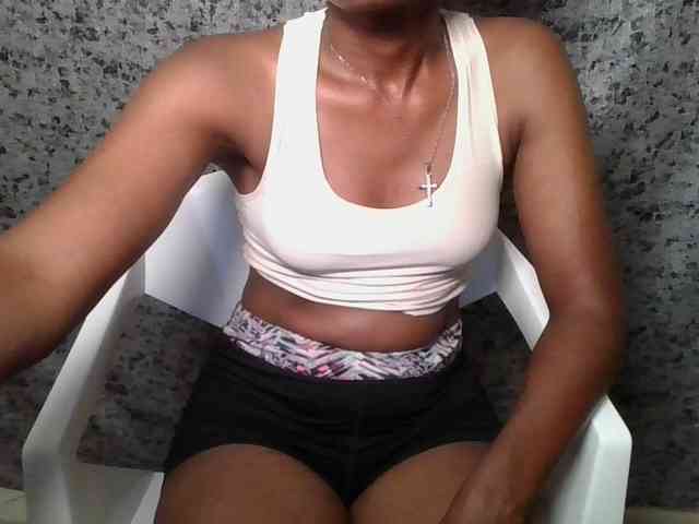 Brunnette-blonde webcam