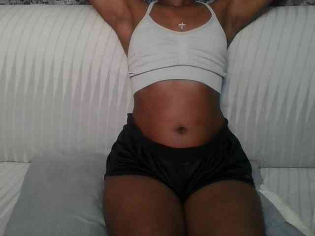 Brunnette-blonde webcam