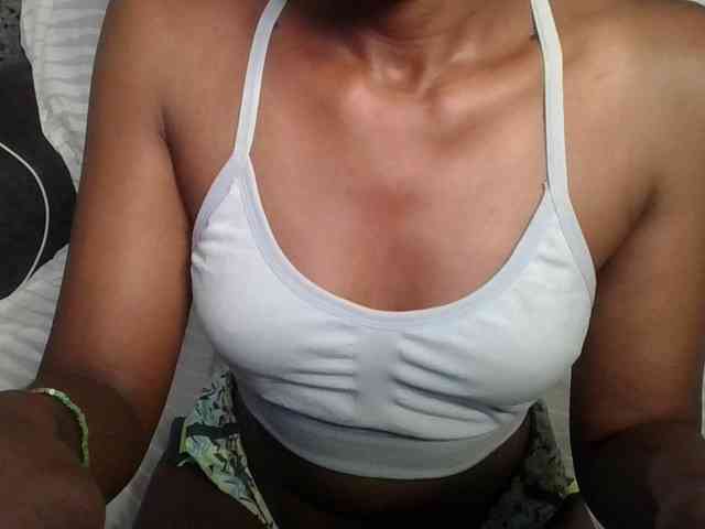 Brunnette-blonde webcam