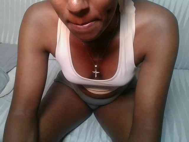 Brunnette-blonde webcam