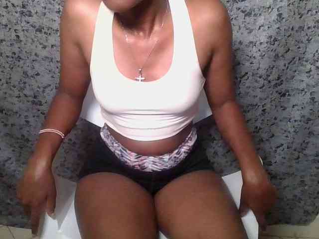 Brunnette-blonde webcam