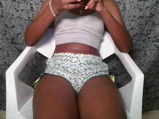 Brunnette-blonde webcam