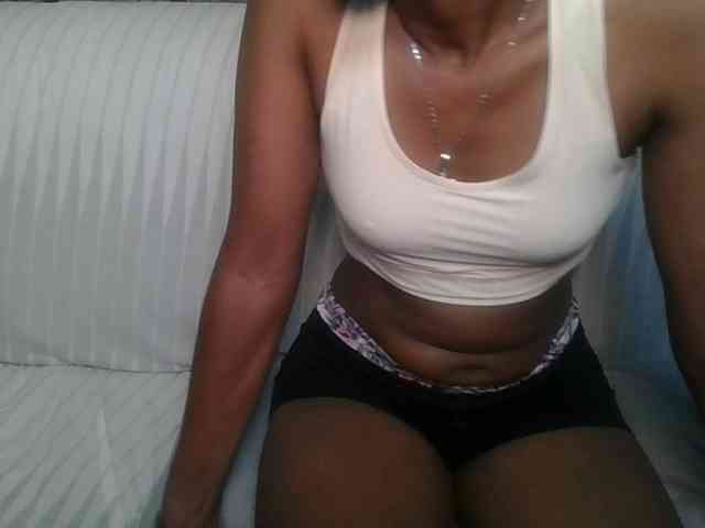 Brunnette-blonde webcam