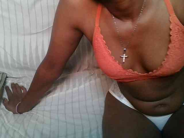 Brunnette-blonde webcam