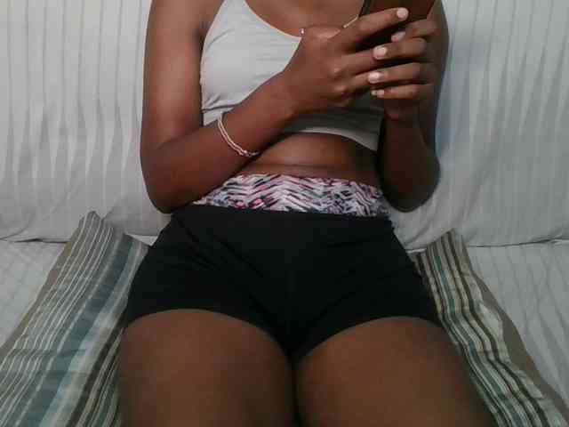 Brunnette-blonde webcam